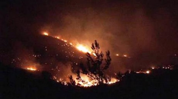 Ολονύχτιος εφιάλτης από τη φωτιά στο Θέρμο Αγρινίου-Κίνδυνος για οικισμούς
