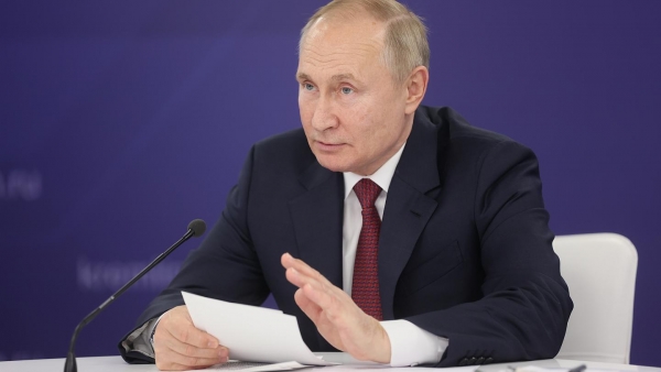 Ο Πούτιν απειλεί τις χώρες που στέλνουν στρατιωτικό εξοπλισμό στην Ουκρανία
