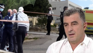 &Delta;&omicron;&lambda;&omicron;&phi;&omicron;&nu;ί&alpha; &Kappa;&alpha;&rho;&alpha;ϊ&beta;ά&zeta;: &laquo;&Omicron;&iota; &delta;&omicron;&lambda;&omicron;&phi;ό&nu;&omicron;&iota; &tau;&omicron;&upsilon;, &pi;ή&rho;&alpha;&nu; &pi;ά&nu;&omega; &alpha;&pi;ό 300.000 &epsilon;&upsilon;&rho;ώ&raquo;