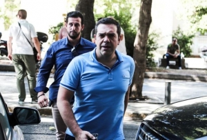 &Sigma;&tau;&omicron; &Mu;&epsilon;&sigma;&omicron;&lambda;ό&gamma;&gamma;&iota; &sigma;ή&mu;&epsilon;&rho;&alpha; &Tau;&rho;ί&tau;&eta; &omicron; &Alpha;&lambda;έ&xi;&eta;&sigmaf; &Tau;&sigma;ί&pi;&rho;&alpha;&sigmaf;-Ό&lambda;&omicron; &tau;&omicron; &pi;&rho;ό&gamma;&rho;&alpha;&mu;&mu;&alpha;