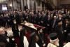 &Mu;&eta;&tau;&rho;ό&pi;&omicron;&lambda;&eta; &Alpha;&theta;&eta;&nu;ώ&nu;: &Sigma;&epsilon; &lambda;&alpha;ϊ&kappa;ό &pi;&rho;&omicron;&sigma;&kappa;ύ&nu;&eta;&mu;&alpha; &tau;&omicron; &sigma;&kappa;ή&nu;&omega;&mu;&alpha; &tau;&omicron;&upsilon; &Alpha;&rho;&chi;&iota;&epsilon;&pi;&iota;&sigma;&kappa;ό&pi;&omicron;&upsilon; &Alpha;&nu;&alpha;&sigma;&tau;ά&sigma;&iota;&omicron;&upsilon;-&Pi;&epsilon;&nu;&theta;ή&mu;&epsilon;&rho;&omicron; &pi;έ&nu;&theta;&omicron;&sigmaf; &sigma;&tau;&alpha; &Tau;ί&rho;&alpha;&nu;&alpha;
