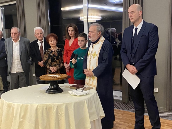 Με αθρόα συμμετοχή οι Καρπενησιώτες της Αθήνας έκοψαν την πίτα τους(Φώτο)