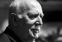 &Tau;&omicron; &tau;&epsilon;&lambda;&epsilon;&upsilon;&tau;&alpha;ί&omicron; &alpha;&nu;&tau;ί&omicron; &sigma;&tau;&omicron;&nu; &Gamma;&iota;ώ&rho;&gamma;&omicron; &Pi;&alpha;&pi;&alpha;&delta;ά&kappa;&eta;: &Eta; &alpha;&nu;&alpha;&kappa;&omicron;ί&nu;&omega;&sigma;&eta; &tau;&eta;&sigmaf; &omicron;&iota;&kappa;&omicron;&gamma;έ&nu;&epsilon;&iota;&alpha;&sigmaf; &gamma;&iota;&alpha; &tau;&eta;&nu; &kappa;&eta;&delta;&epsilon;ί&alpha; &sigma;&tau;&eta; &Rho;&iota;&tau;&sigma;ώ&nu;&alpha;