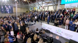 &Mu;&iota;&alpha; ..&epsilon;&xi;έ&delta;&rho;&alpha; &upsilon;&pi;&omicron;&psi;&eta;&phi;ί&omicron;&upsilon;&sigmaf; &alpha;&nu;&alpha;&kappa;&omicron;ί&nu;&omega;&sigma;&epsilon; &omicron; &Kappa;ώ&sigma;&tau;&alpha;&sigmaf; &Mu;&pi;&alpha;&kappa;&omicron;&gamma;&iota;ά&nu;&nu;&eta;&sigmaf;(&Beta;ί&nu;&tau;&epsilon;&omicron;)