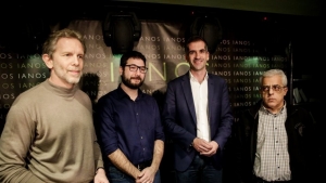 &Mu;&pi;&rho;&omicron;&sigma;&tau;ά &mu;&epsilon; &delta;&iota;&alpha;&phi;&omicron;&rho;ά &omicron; &Kappa;.&Mu;&pi;&alpha;&kappa;&omicron;&gamma;&iota;ά&nu;&nu;&eta;&sigmaf; &sigma;&epsilon; &nu;έ&alpha; &delta;&eta;&mu;&omicron;&sigma;&kappa;ό&pi;&eta;&sigma;&eta; &gamma;&iota;&alpha; &tau;&omicron;&nu; &delta;ή&mu;&omicron; &Alpha;&theta;&eta;&nu;&alpha;ί&omega;&nu;