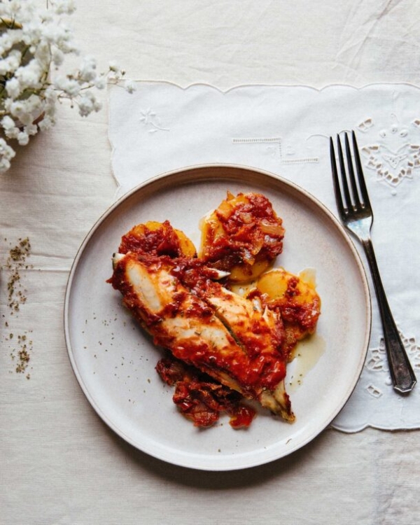 Παραδοσιακό ψάρι πλακί στο φούρνο