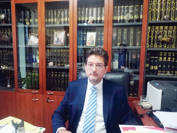 &Epsilon;&upsilon;&rho;&upsilon;&tau;&alpha;&nu;ί&alpha;: &Epsilon;&pi;&alpha;&nu;&epsilon;&kappa;&lambda;έ&chi;&theta;&eta;&kappa;&epsilon; &pi;&rho;ό&epsilon;&delta;&rho;&omicron;&sigmaf; &tau;&omicron;&upsilon; &Delta;&iota;&kappa;&eta;&gamma;&omicron;&rho;&iota;&kappa;&omicron;ύ &Sigma;&upsilon;&lambda;&lambda;ό&gamma;&omicron;&upsilon;  &Theta;.&Gamma;&alpha;&lambda;&alpha;&nu;ό&sigmaf;-&Pi;ά&zeta;&iota;&omicron;&sigmaf; &kappa;&alpha;&iota; &Sigma;&omicron;&upsilon;&lambda;&iota;ώ&tau;&eta; &sigma;&tau;&omicron; &Delta;&Sigma;