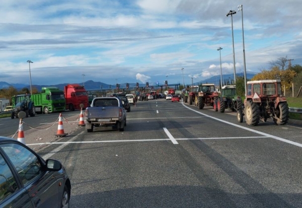 &Alpha;&gamma;&rho;ί&nu;&iota;&omicron;: &Sigma;&tau;&eta;&nu; &kappa;&upsilon;&kappa;&lambda;&omicron;&phi;&omicron;&rho;ί&alpha; &omicron; &alpha;&upsilon;&tau;&omicron;&kappa;&iota;&nu;&eta;&tau;ό&delta;&rho;&omicron;&mu;&omicron;&sigmaf; &Alpha;&nu;&tau;&iota;&rho;&rho;ί&omicron;&upsilon; - &Iota;&omega;&alpha;&nu;&nu;ί&nu;&omega;&nu;, &sigma;&tau;&omicron; ύ&psi;&omicron;&sigmaf; &tau;&omega;&nu; &delta;&iota;&omicron;&delta;ί&omega;&nu; &tau;&omicron;&upsilon; &Alpha;&gamma;&gamma;&epsilon;&lambda;&omicron;&kappa;ά&sigma;&tau;&rho;&omicron;&upsilon;