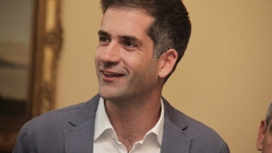 &Mu;&epsilon; &Rho;ή&gamma;&alpha; &Beta;&epsilon;&lambda;&epsilon;&sigma;&tau;&iota;&nu;&lambda;ή(&Phi;&epsilon;&rho;&alpha;ί&omicron;&sigmaf;) &tau;&omicron; &mu;ή&nu;&upsilon;&mu;&alpha; &tau;&omicron;&upsilon; &Mu;&pi;&alpha;&kappa;&omicron;&gamma;&iota;ά&nu;&nu;&eta;