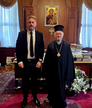 &Alpha;&pi;ό &tau;&alpha; &beta;&omicron;&upsilon;&nu;ά &tau;&eta;&sigmaf; &Alpha;&rho;&gamma;&iota;&theta;έ&alpha;&sigmaf; &sigma;&tau;&omicron; &Phi;&alpha;&nu;ά&rho;&iota;: &Omicron; &Sigma;&tau;&epsilon;&rho;&gamma;ί&omicron;&upsilon; &alpha;&nu;&omicron;ί&gamma;&epsilon;&iota; &nu;έ&omicron;&upsilon;&sigmaf; &theta;&epsilon;&sigma;&mu;&iota;&kappa;&omicron;ύ&sigmaf; &delta;&rho;ό&mu;&omicron;&upsilon;&sigmaf;