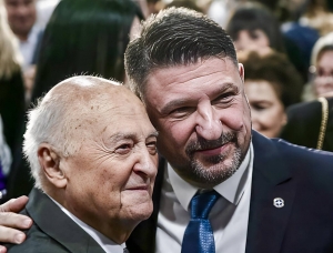 &Delta;ύ&sigma;&kappa;&omicron;&lambda;&epsilon;&sigmaf; ώ&rho;&epsilon;&sigmaf; &gamma;&iota;&alpha; &tau;&omicron;&nu; &Nu;ί&kappa;&omicron; &Chi;&alpha;&rho;&delta;&alpha;&lambda;&iota;ά-Έ&phi;&upsilon;&gamma;&epsilon; &alpha;&pi;ό &tau;&eta; &zeta;&omega;ή &omicron; &pi;&alpha;&tau;έ&rho;&alpha;&sigmaf; &tau;&omicron;&upsilon; &Gamma;&iota;ώ&rho;&gamma;&omicron;&sigmaf; &sigma;&epsilon; &eta;&lambda;&iota;&kappa;ί&alpha; 92 &epsilon;&tau;ώ&nu;