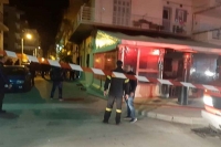 &Tau;&rho;&epsilon;&iota;&sigmaf; &nu;&epsilon;&kappa;&rho;&omicron;ί &alpha;&pi;ό έ&kappa;&rho;&eta;&xi;&eta; &sigma;&epsilon; &tau;&alpha;&beta;έ&rho;&nu;&alpha; &sigma;&tau;&eta;&nu; &Kappa;&alpha;&lambda;&alpha;&mu;ά&tau;&alpha;(&Beta;ί&nu;&tau;&epsilon;&omicron;)
