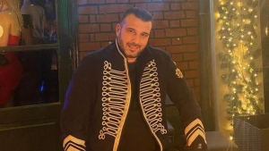 &Epsilon;&lambda;&epsilon;ύ&theta;&epsilon;&rho;&omicron;&sigmaf; &alpha;&phi;έ&theta;&eta;&kappa;&epsilon; &omicron; &epsilon;&pi;&iota;&chi;&epsilon;&iota;&rho;&eta;&mu;&alpha;&tau;ί&alpha;&sigmaf; &Gamma;&iota;ώ&rho;&gamma;&omicron;&sigmaf; &Kappa;&upsilon;&pi;&alpha;&rho;ί&sigma;&sigma;&eta;&sigmaf;-800.000 &epsilon;&upsilon;&rho;ώ &pi;ή&rho;&alpha;&nu; &omicron;&iota; &alpha;&pi;&alpha;&gamma;&omega;&gamma;&epsilon;ί&sigmaf;