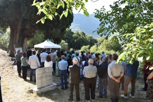 &Delta;έ&omicron;&sigmaf; &kappa;&alpha;&iota; &sigma;&upsilon;&gamma;&kappa;ί&nu;&eta;&sigma;&eta; &kappa;ά&tau;&omega; &alpha;&pi;'&tau;&omicron;&nu; &pi;&rho;ά&sigma;&iota;&nu;&omicron; &upsilon;&pi;&epsilon;&rho;&alpha;&iota;&omega;&nu;ό&beta;&iota;&omicron; &gamma;ί&gamma;&alpha;&nu;&tau;&alpha; &tau;&omega;&nu; &Alpha;&gamma;&rho;ά&phi;&omega;&nu;-&Tau;&omicron; &iota;&sigma;&tau;&omicron;&rho;&iota;&kappa;ό "&Kappa;&upsilon;&pi;&alpha;&rho;ί&sigma;&sigma;&iota; &tau;&omicron;&upsilon; &Pi;&alpha;&tau;&rho;&omicron;-&Kappa;&omicron;&sigma;&mu;ά"