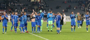 &Alpha;&upsilon;&tau;ή&nu; &tau;&eta;&nu; &Epsilon;&theta;&nu;&iota;&kappa;ή &theta;έ&lambda;&omicron;&upsilon;&mu;&epsilon; &nu;&alpha; &beta;&lambda;έ&pi;&omicron;&upsilon;&mu;&epsilon;