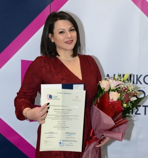 Διαπρέπουν τα Ευρυτανόπουλα-Η Μαριάνθη πήρε το μεταπτυχιακό της!