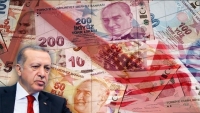 "&Sigma;&epsilon;&iota;&sigma;&mu;ό&sigmaf;" &sigma;&tau;&eta;&nu; &tau;&omicron;&upsilon;&rho;&kappa;&iota;&kappa;ή &omicron;&iota;&kappa;&omicron;&nu;&omicron;&mu;ί&alpha;: &Sigma;&epsilon; &epsilon;&pi;ί&pi;&epsilon;&delta;&alpha; &rho;&epsilon;&kappa;ό&rho; &kappa;&alpha;&tau;&rho;&alpha;&kappa;ύ&lambda;&eta;&sigma;&epsilon; &eta; &lambda;ί&rho;&alpha;-To "&chi;&alpha;&sigma;&tau;&omicron;ύ&kappa;&iota;" &alpha;&pi;ό &tau;&omicron;&nu; &Tau;&rho;&alpha;&mu;&pi; &kappa;&alpha;&iota; &omicron; &mu;&alpha;&iota;&nu;ό&mu;&epsilon;&nu;&omicron;&sigmaf; &Epsilon;&rho;&nu;&tau;&omicron;&gamma;ά&nu;