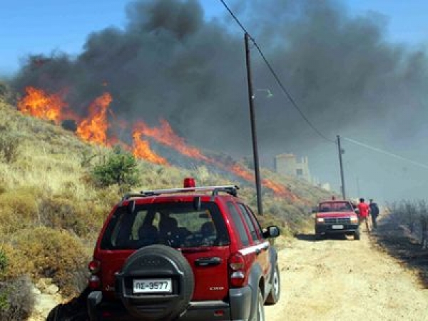 &Phi;&omega;&tau;&iota;ά &kappa;&omicron;&nu;&tau;ά &sigma;&epsilon; &sigma;&pi;ί&tau;&iota;&alpha; &sigma;&tau;&eta; &Sigma;&tau;&alpha;&mu;ά&tau;&alpha;-&Epsilon;&kappa;&kappa;&epsilon;&nu;ώ&nu;&epsilon;&tau;&alpha;&iota; &omicron; &omicron;&iota;&kappa;&iota;&sigma;&mu;ό&sigmaf; &Gamma;&alpha;&lambda;ή&nu;&eta;