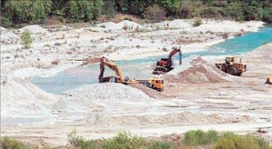 Συνελήφθη για παράνομη αμμοληψία από κοίτη του Αχελώου