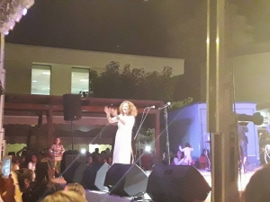 Η Γλυκερία &quot;ξεσήκωσε&quot; τους Καρπενησιώτες!(Φώτο&amp;Βίντεο)