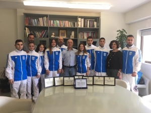 &Kappa;&alpha;&rho;&pi;&epsilon;&nu;ή&sigma;&iota;:&Upsilon;&pi;&omicron;&delta;έ&chi;&tau;&eta;&kappa;&alpha;&nu; &kappa;&alpha;&iota; &tau;ί&mu;&eta;&sigma;&alpha;&nu; &tau;&omicron;&upsilon;&sigmaf; &alpha;&theta;&lambda;&eta;&tau;έ&sigmaf; kick boxing &sigma;&tau;&omicron; &Delta;&eta;&mu;&alpha;&rho;&chi;&epsilon;ί&omicron;