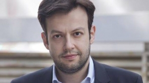 &Omicron; &Gamma;&iota;ώ&rho;&gamma;&omicron;&sigmaf; &Mu;&pi;&rho;&omicron;ύ&lambda;&iota;&alpha;&sigmaf; &epsilon;&xi;&epsilon;&lambda;έ&gamma;&eta; &nu;έ&omicron;&sigmaf; &delta;ή&mu;&alpha;&rho;&chi;&omicron;&sigmaf; &Alpha;&theta;&eta;&nu;&alpha;ί&omega;&nu;