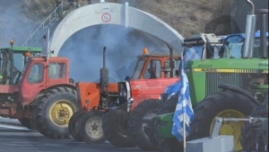 &laquo;&Alpha;&gamma;&rho;&iota;&epsilon;ύ&omicron;&upsilon;&nu;&raquo; &omicron;&iota; &alpha;&gamma;&rho;ό&tau;&epsilon;&sigmaf;:&Chi;&omega;&rho;&iota;&sigma;&mu;έ&nu;&eta; &sigma;&tau;&alpha; &delta;ύ&omicron; &eta; &Epsilon;&lambda;&lambda;ά&delta;&alpha;-&Kappa;&lambda;&epsilon;&iota;&sigma;&tau;ά &Tau;έ&mu;&pi;&eta;, &Mu;&pi;&rho;ά&lambda;&omicron;&sigmaf; &kappa;&alpha;&iota; &Kappa;ά&sigma;&tau;&rho;&omicron; &Beta;&omicron;&iota;&omega;&tau;ί&alpha;&sigmaf;-&Mu;&pi;&lambda;ό&kappa;&alpha; &sigma;&epsilon; &epsilon;&theta;&nu;&iota;&kappa;έ&sigmaf;, &pi;&alpha;&rho;&alpha;&delta;&rho;ό&mu;&omicron;&upsilon;&sigmaf; &kappa;&alpha;&iota; &tau;&epsilon;&lambda;&omega;&nu;&epsilon;ί&alpha;