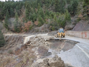 &Lambda;ί&gamma;&omicron; &pi;&rho;&iota;&nu; &tau;&eta;&nu; &delta;&eta;&mu;&omicron;&pi;&rho;ά&tau;&eta;&sigma;&eta; &tau;&omicron; έ&rho;&gamma;&omicron; &alpha;&sigma;&phi;&alpha;&lambda;&tau;ό&sigma;&tau;&rho;&omega;&sigma;&eta;&sigmaf; &Beta;&alpha;&rho;&beta;&alpha;&rho;&iota;ά&delta;&alpha;-Ά&gamma;&rho;&alpha;&phi;&alpha;-&Epsilon;&pi;&iota;&nu;&iota;&alpha;&nu;ά