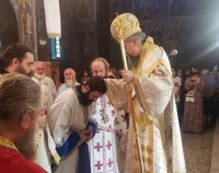 &Nu;έ&omicron;&sigmaf; &delta;&iota;ά&kappa;&omicron;&nu;&omicron;&sigmaf; &sigma;&tau;&eta; &Mu;&eta;&tau;&rho;ό&pi;&omicron;&lambda;&eta; &Kappa;&alpha;&rho;&pi;&epsilon;&nu;&eta;&sigma;ί&omicron;&upsilon;-&Eta; &chi;&epsilon;&iota;&rho;&omicron;&tau;&omicron;&nu;ί&alpha; &sigma;&tau;&omicron; &Mu;&iota;&kappa;&rho;ό &Chi;&omega;&rho;&iota;ό