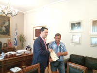 &Alpha;&gamma;&rho;ί&nu;&iota;&omicron;:&Beta;&rho;ά&beta;&epsilon;&upsilon;&sigma;&eta; &delta;&eta;&mu;&omicron;&tau;&iota;&kappa;&omicron;ύ &upsilon;&pi;&alpha;&lambda;&lambda;ή&lambda;&omicron;&upsilon; &pi;&omicron;&upsilon; &pi;&alpha;&rho;έ&delta;&omega;&sigma;&epsilon; &pi;&omicron;&rho;&tau;&omicron;&phi;ό&lambda;&iota; &mu;&epsilon; 1.000 &epsilon;&upsilon;&rho;ώ