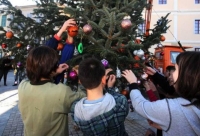 &Chi;&rho;&iota;&sigma;&tau;&omicron;ύ&gamma;&epsilon;&nu;&nu;&alpha; 2018:&Pi;ό&tau;&epsilon; &kappa;&lambda;&epsilon;ί&nu;&omicron;&upsilon;&nu; &kappa;&alpha;&iota; &pi;ό&tau;&epsilon; &alpha;&nu;&omicron;ί&gamma;&omicron;&upsilon;&nu; &tau;&alpha; &sigma;&chi;&omicron;&lambda;&epsilon;ί&alpha;