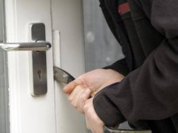 "&Beta;&rho;&alpha;&chi;&iota;&omicron;&lambda;ά&kappa;&iota;&alpha;" &sigma;&epsilon; &pi;έ&nu;&tau;&epsilon;-&Epsilon;ί&chi;&alpha;&nu; &rho;&eta;&mu;ά&xi;&epsilon;&iota; &sigma;&pi;ί&tau;&iota;&alpha; &sigma;&tau;&omicron; &Kappa;&alpha;&rho;&pi;&epsilon;&nu;ή&sigma;&iota;