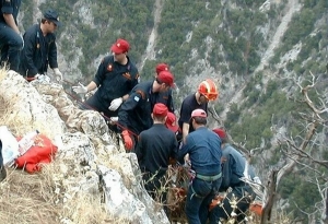 &Tau;&rho;&alpha;&gamma;&omega;&delta;ί&alpha; &sigma;&tau;&omicron;&nu; Ό&lambda;&upsilon;&mu;&pi;&omicron;: &Nu;&epsilon;&kappa;&rho;ό&sigmaf; &omicron; 40&chi;&rho;&omicron;&nu;&omicron;&sigmaf; &omicron;&rho;&epsilon;&iota;&beta;ά&tau;&eta;&sigmaf; &pi;&omicron;&upsilon; έ&pi;&epsilon;&sigma;&epsilon; &sigma;&epsilon; &chi;&alpha;&rho;ά&delta;&rho;&alpha;
