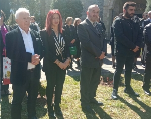 &Alpha;&upsilon;&tau;ά &kappa;ά&nu;&epsilon;&iota; &eta; &Delta;&iota;ώ&tau;&eta; &kappa;&alpha;&iota;&hellip; &pi;&iota;ά&sigma;&tau;&epsilon; &tau;&eta;, &alpha;&nu; &mu;&pi;&omicron;&rho;&epsilon;ί&tau;&epsilon;!!