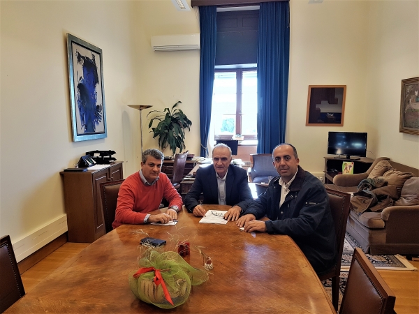 &Sigma;&upsilon;&nu;ά&nu;&tau;&eta;&sigma;&eta; &Gamma;.&Beta;&alpha;&rho;&epsilon;&mu;έ&nu;&omicron;&upsilon; &mu;&epsilon; &tau;&omicron;&upsilon;&sigmaf; &alpha;&sigma;&tau;&upsilon;&nu;&omicron;&mu;&iota;&kappa;&omicron;ύ&sigmaf; &upsilon;&pi;&alpha;&lambda;&lambda;ή&lambda;&omicron;&upsilon;&sigmaf; &Alpha;&kappa;&alpha;&rho;&nu;&alpha;&nu;ί&alpha;&sigmaf;