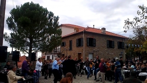 &Zeta;&epsilon;&sigma;&tau;&alpha;ί&nu;&omicron;&upsilon;&nu; ...&tau;&alpha; &kappa;&alpha;&zeta;ά&nu;&iota;&alpha; &sigma;&tau;&eta;&nu; &Gamma;&rho;&alpha;&nu;ί&tau;&sigma;&alpha;