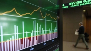 &Kappa;&alpha;&rho;&pi;&epsilon;&nu;ή&sigma;&iota;:"&Epsilon;&pi;&epsilon;&nu;&delta;&upsilon;&tau;ή&sigmaf;" &epsilon;&xi;&alpha;&pi;&alpha;&tau;ή&theta;&eta;&kappa;&epsilon; &alpha;&pi;ό &epsilon;&pi;&iota;&tau;ή&delta;&epsilon;&iota;&omicron;&upsilon;&sigmaf; "&chi;&rho;&eta;&mu;&alpha;&tau;&iota;&sigma;&tau;έ&sigmaf;"-9000 &epsilon;&upsilon;&rho;ώ &eta; &lambda;&epsilon;ί&alpha; &tau;&omicron;&upsilon;&sigmaf;