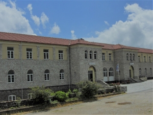 &Beta;&alpha;&nu;&delta;&alpha;&lambda;&iota;&sigma;&mu;&omicron;ί &kappa;&alpha;&iota; &delta;&iota;&alpha;&rho;&rho;ή&xi;&epsilon;&iota;&sigmaf; &sigma;&epsilon; &sigma;&chi;&omicron;&lambda;&epsilon;ί&alpha; &tau;&omicron;&upsilon; &Kappa;&alpha;&rho;&pi;&epsilon;&nu;&eta;&sigma;ί&omicron;&upsilon;