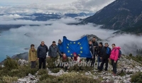 &Sigma;&tau;&omicron; &Pi;&epsilon;&rho;&delta;&iota;&kappa;ά&kappa;&iota; &Beta;ά&lambda;&tau;&omicron;&upsilon; &eta; &pi;&alpha;&rho;&omicron;&upsilon;&sigma;ί&alpha;&sigma;&eta; &tau;&omicron;&upsilon; &nu;έ&omicron;&upsilon; &epsilon;&upsilon;&rho;&omega;&pi;&alpha;ϊ&kappa;&omicron;ύ &sigma;&upsilon;&sigma;&tau;ή&mu;&alpha;&tau;&omicron;&sigmaf; &gamma;&iota;&alpha; &tau;&eta;&nu; &alpha;&nu;&tau;&iota;&mu;&epsilon;&tau;ώ&pi;&iota;&sigma;&eta; &phi;&upsilon;&sigma;&iota;&kappa;ώ&nu; &kappa;&alpha;&tau;&alpha;&sigma;&tau;&rho;&omicron;&phi;ώ&nu;