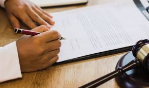 &Omicron;&iota; 10 &mu;&epsilon;&gamma;ά&lambda;&epsilon;&sigmaf; &alpha;&lambda;&lambda;&alpha;&gamma;έ&sigmaf; &sigma;&tau;&iota;&sigmaf; &delta;&iota;&alpha;&theta;ή&kappa;&epsilon;&sigmaf;: &Tau;&alpha; &nu;έ&alpha; &delta;&iota;&kappa;&alpha;&iota;ώ&mu;&alpha;&tau;&alpha; &kappa;&alpha;&iota; &omicron;&iota; &pi;&alpha;&gamma;ί&delta;&epsilon;&sigmaf;