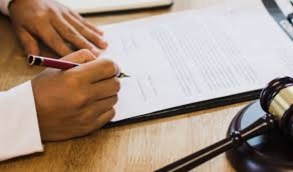 &Omicron;&iota; 10 &mu;&epsilon;&gamma;ά&lambda;&epsilon;&sigmaf; &alpha;&lambda;&lambda;&alpha;&gamma;έ&sigmaf; &sigma;&tau;&iota;&sigmaf; &delta;&iota;&alpha;&theta;ή&kappa;&epsilon;&sigmaf;: &Tau;&alpha; &nu;έ&alpha; &delta;&iota;&kappa;&alpha;&iota;ώ&mu;&alpha;&tau;&alpha; &kappa;&alpha;&iota; &omicron;&iota; &pi;&alpha;&gamma;ί&delta;&epsilon;&sigmaf;