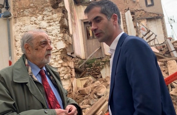 Συνάντηση Μπακογιάννη με τον καθηγητή Καρύδη για τα εγκαταλελειμμένα κτίρια
