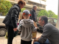 &Mu;&pi;&alpha;&kappa;&omicron;&gamma;&iota;ά&nu;&nu;&eta;&sigmaf;:"&Omicron; &Delta;ή&mu;&omicron;&sigmaf; &epsilon;ί&nu;&alpha;&iota; &omicron;&iota; &gamma;&epsilon;&iota;&tau;&omicron;&nu;&iota;έ&sigmaf; &tau;&omicron;&upsilon;"