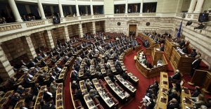 «Μάχη» στη Βουλή για την ψήφο εμπιστοσύνης(LIVE)