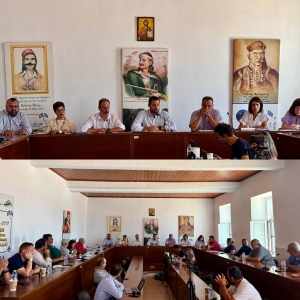 Ά&gamma;&rho;&alpha;&phi;&alpha;: &Omicron;&iota; &delta;&rho;ό&mu;&omicron;&iota;, &tau;&alpha; έ&rho;&gamma;&alpha; &kappa;&alpha;&iota; &omicron;&iota; &mu;&epsilon;&gamma;ά&lambda;&epsilon;&sigmaf; &delta;&epsilon;&sigma;&mu;&epsilon;ύ&sigma;&epsilon;&iota;&sigmaf;-&Tau;&iota; &epsilon;&iota;&pi;ώ&theta;&eta;&kappa;&epsilon; &sigma;&tau;&omicron; &Delta;&eta;&mu;&omicron;&tau;&iota;&kappa;ό &Sigma;&upsilon;&mu;&beta;&omicron;ύ&lambda;&iota;&omicron; &pi;&alpha;&rho;&omicron;&upsilon;&sigma;ί&alpha; &Sigma;&pi;&alpha;&nu;&omicron;ύ