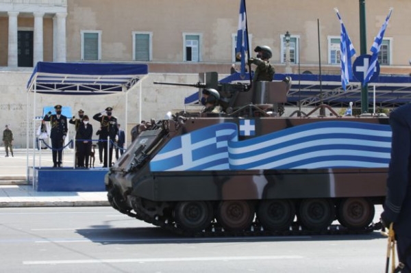 Επιβλητική η  στρατιωτική παρέλαση της Αθήνας(Φώτο)