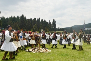 Γλέντι και χορός στο αντάμωμα των Σαρακατσαναίων-Ξεσήκωσαν τον κόσμο το ..συνάφι των Αγραφιωτών