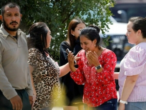 &Tau;έ&xi;&alpha;&sigmaf;: &Gamma;&omicron;&nu;&epsilon;ί&sigmaf; &alpha;&pi;&omicron;&chi;&alpha;&iota;&rho;&epsilon;&tau;&omicron;ύ&nu; &tau;&alpha; &nu;&epsilon;&kappa;&rho;ά &pi;&alpha;&iota;&delta;&iota;ά &tau;&omicron;&upsilon;&sigmaf;-&Theta;&rho;ή&nu;&omicron;&sigmaf; &gamma;&iota;&alpha; &pi;&rho;ό&sigma;&omega;&pi;&alpha; &tau;&eta;&sigmaf; &tau;&rho;&alpha;&gamma;&omega;&delta;ί&alpha;&sigmaf;