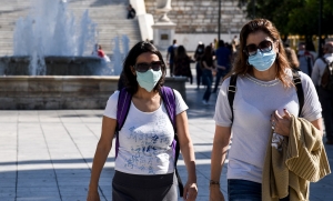 Κορονοϊός: Προς περαιτέρω χαλάρωση των μέτρων-Τι θα γίνει με τις μάσκες στους εξωτερικούς χώρους