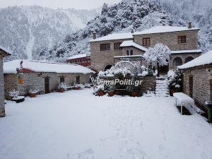 Μοναδικές εικόνες απ&#039;το χιονισμένο Μοναστήρι της Σπηλιάς(Φώτο&amp;Βίντεο)